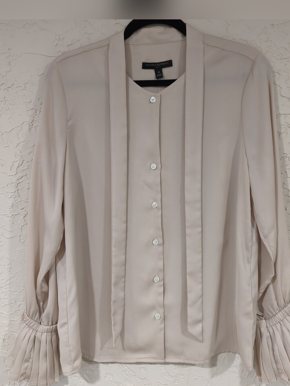 NWT Banana Republic Beige Tie-Neck Button Down Blouse Women's M Ruffle Neutral